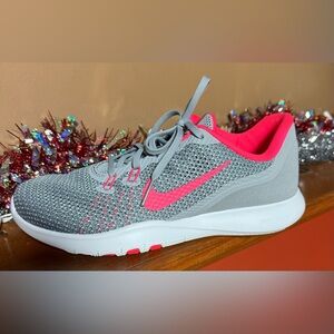 Nike Flex TR7 in Gray and Pink
